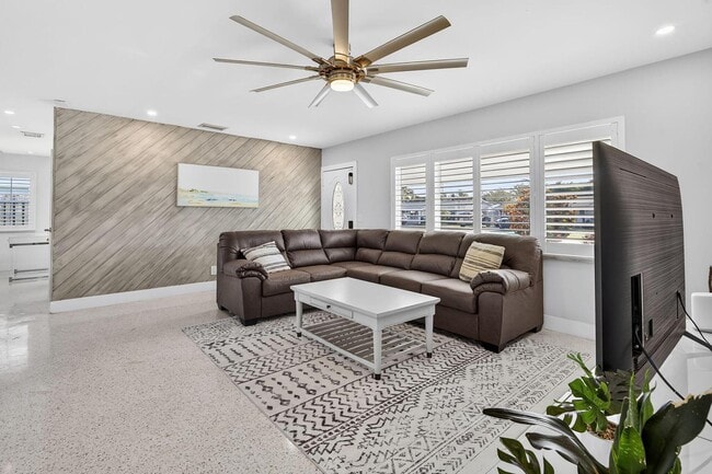 Photo - 1123 SE 2nd Ave