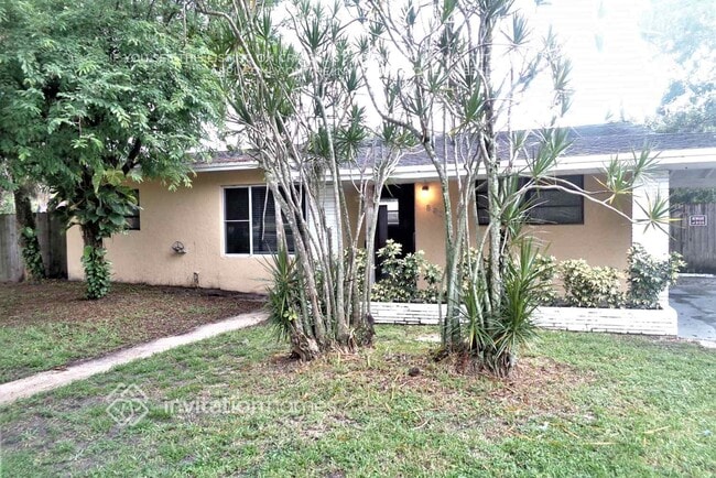 Photo - 883 W Country Club Cir