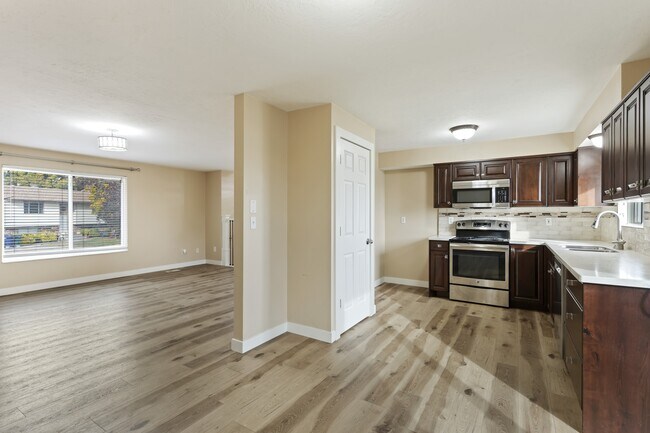 Photo - 437 W 2400 S