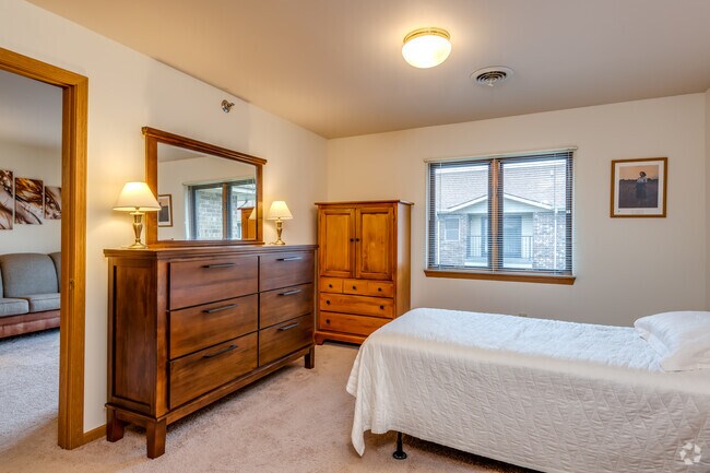 2 BR, 2 BA - 1,080SF