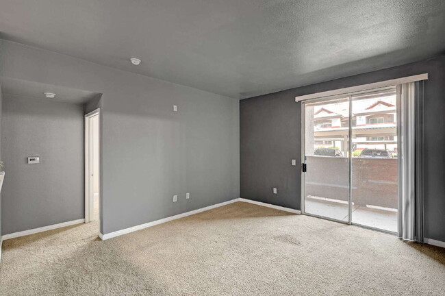 Building Photo - Ground Floor 2BD/2BA Condo in Gated Hender... Unit #2117