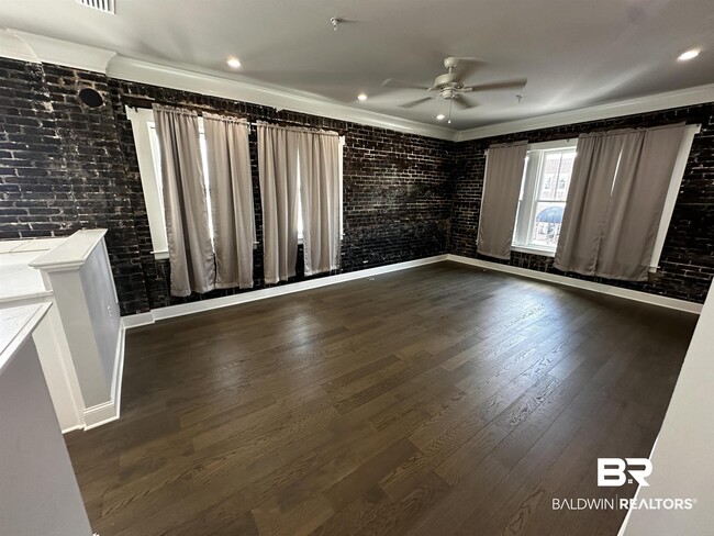 Photo - 120 N Alston St