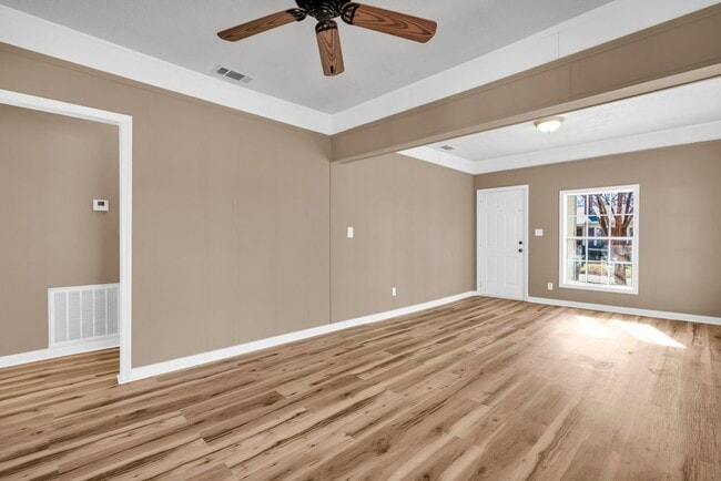 Photo - 433 E Jordan Ave