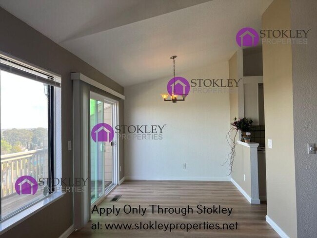 Photo - 523 Bustos Pl