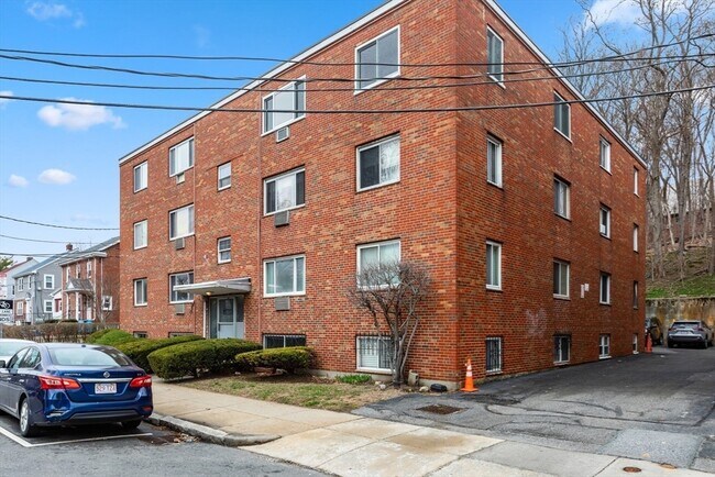 Building Photo - 357 Faneuil St Unit 12