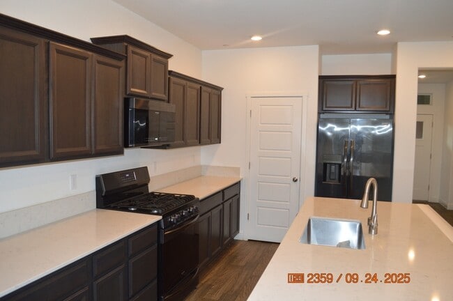 Photo - 2411 Urdaneta Way