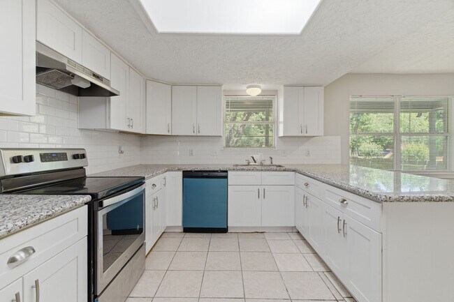 Photo - 1122 Tigris Ln