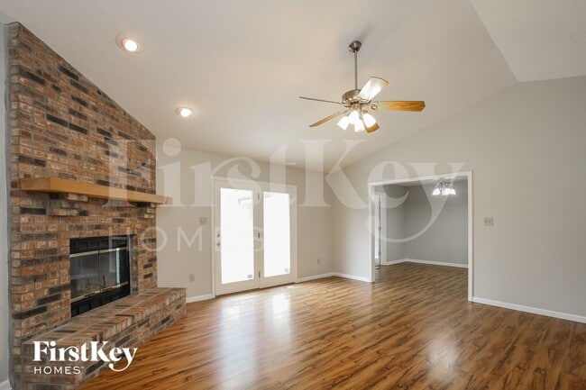 8522 Summertree Ln