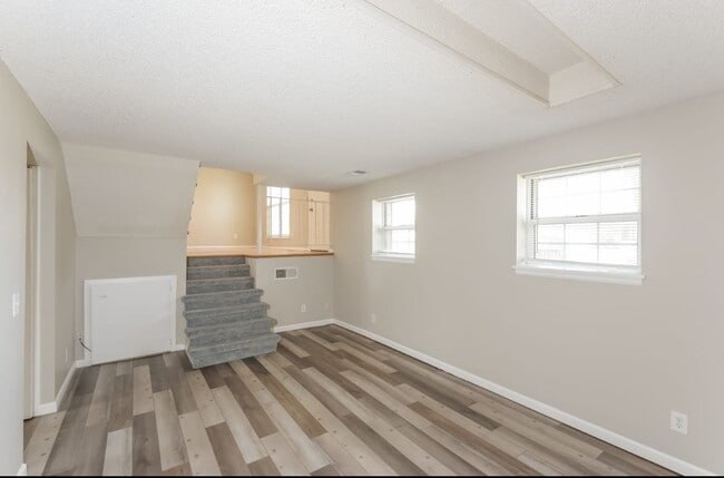 Building Photo - 1276 S Lewiston Way