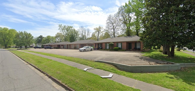 Building Photo - 2 Bed 1 Bath Duplex Apartment