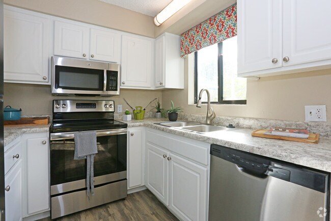 1BR, 1BA - Laguna 619 SF