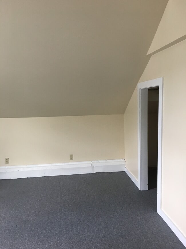 Bedroom3-Unit3 - 61 N Jones St