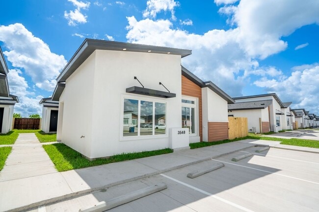 Photo - 3548 Hidalgo Cir