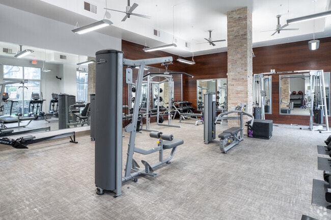 Gimnasio 1 - Bridge at Midtown Commons