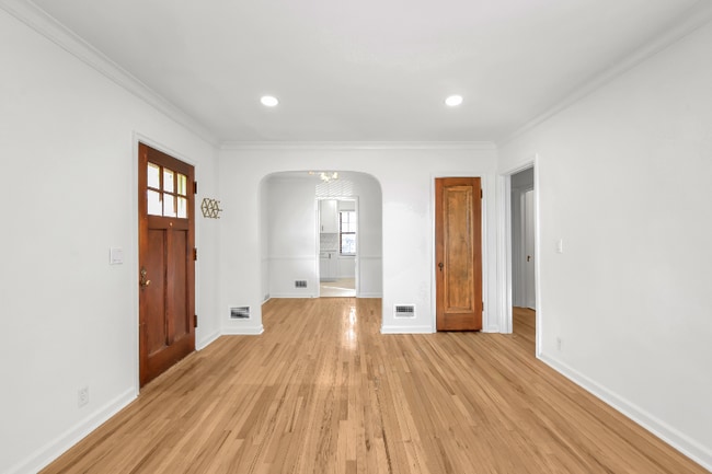 Photo - 1927 S 61st St