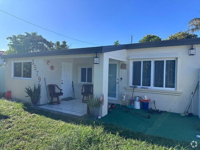 Building Photo - Studio in North Miami Beach Includes Utili... Rental