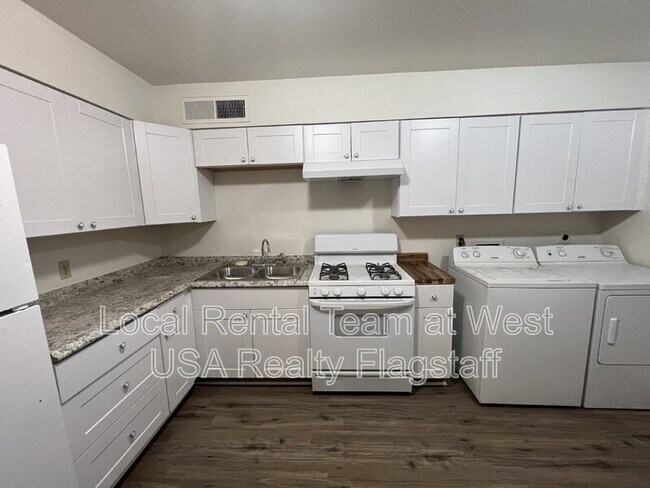 2219 E Dortha Ave Unit 2