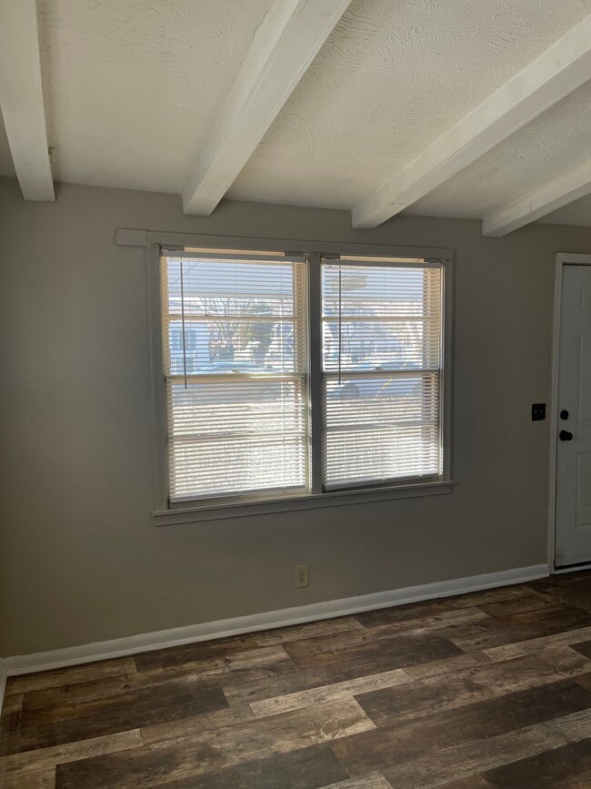 Photo - 5421 N 37th St