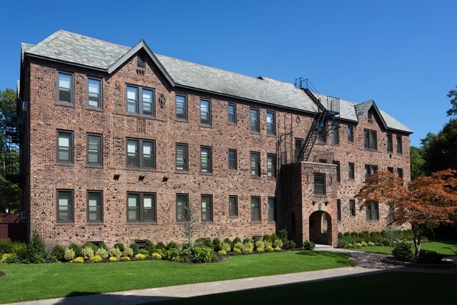 Fairfield Courtyard At Woodmere - Fairfield Courtyard At Woodmere Apartments