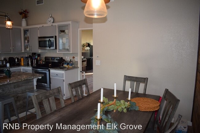 Photo - 3 br, 2 bath House - 9409 Emerald Vista Drive