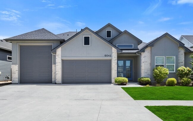 Building Photo - 9042 S La Pampa Way