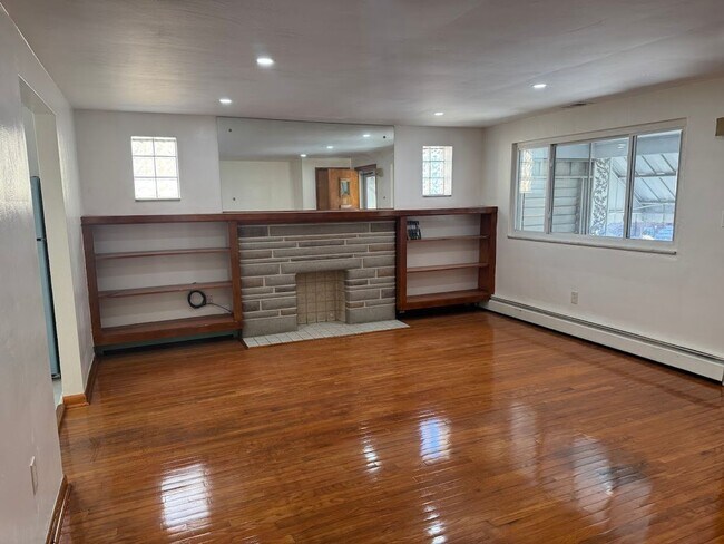 Photo - Beautiful Ranch House in Morningside!