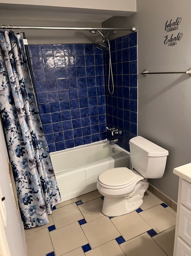 Building Photo - Beautiful 2 bedroom, 1.5 bath Condo in Wes...