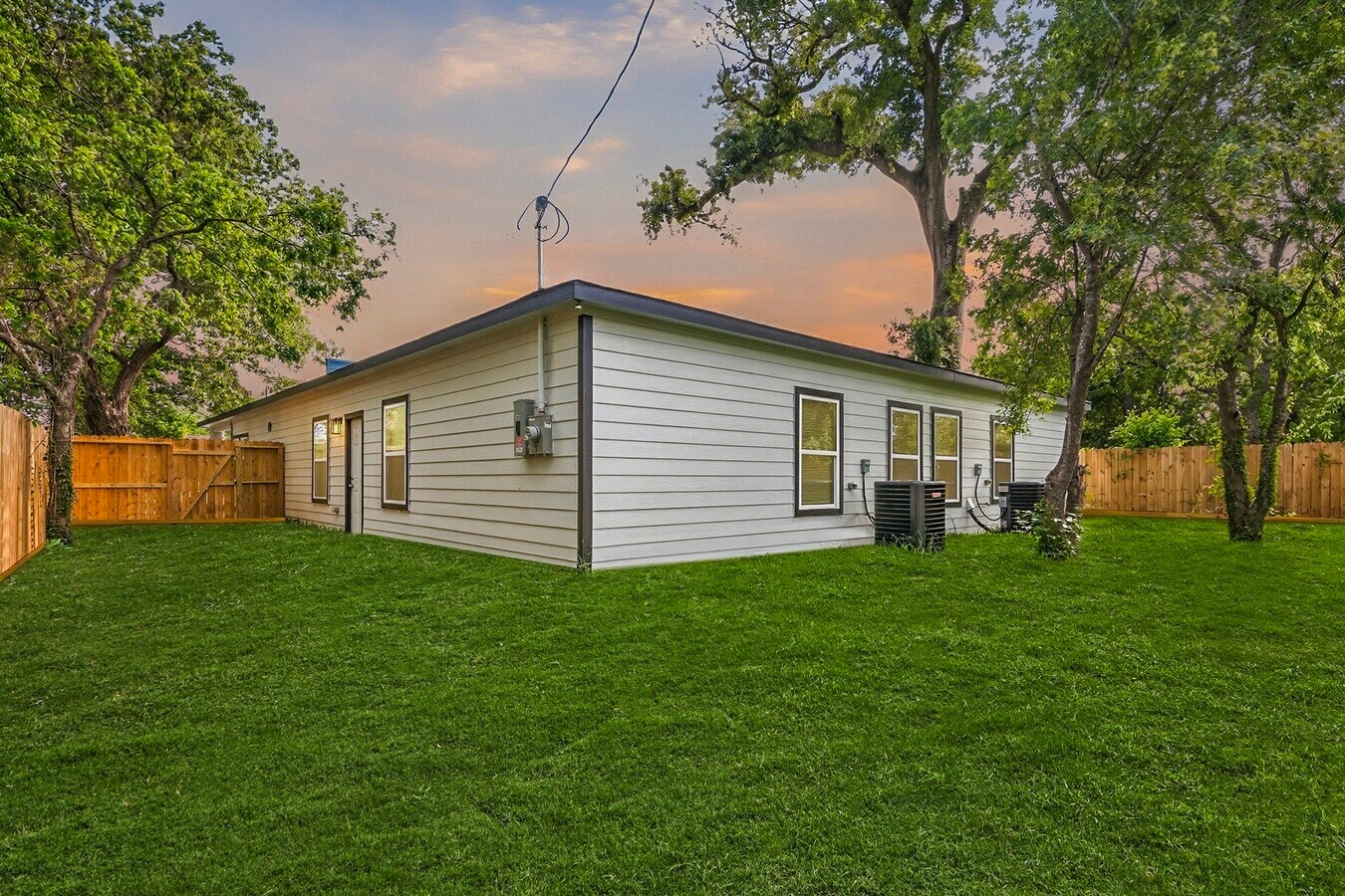 Photo - 5941 Southlea St