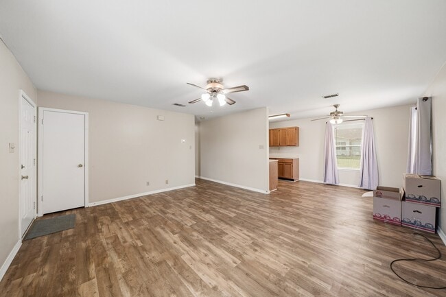 Photo - 1017 Lions Park Dr
