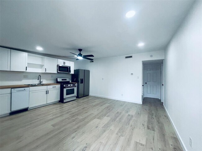 Photo - 7107 Guadalupe St Unit 202