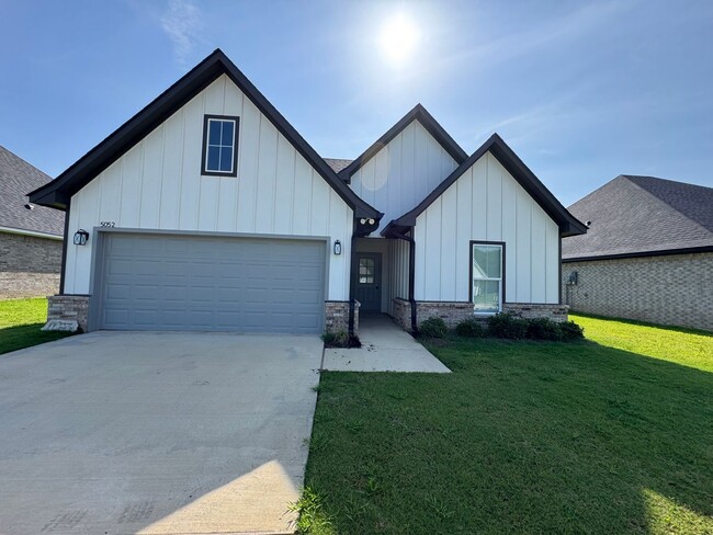 Building Photo - 3 Bedroom 2024 Construction Available for ... Rental