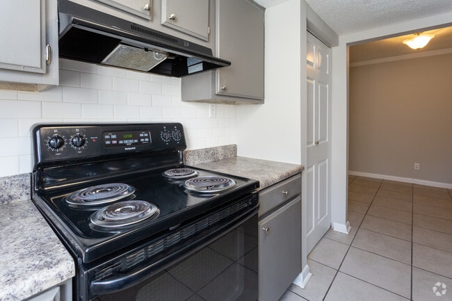 2BR, 1.5BA - 1,258 SF - Summer Crossing