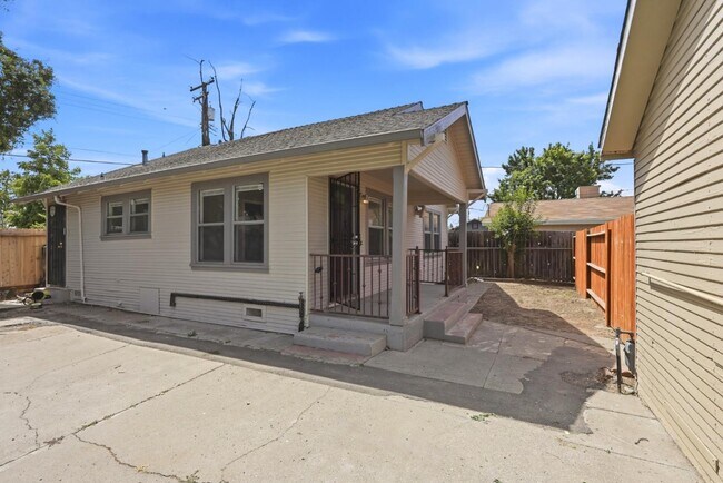 Photo - 2384 Cambridge St