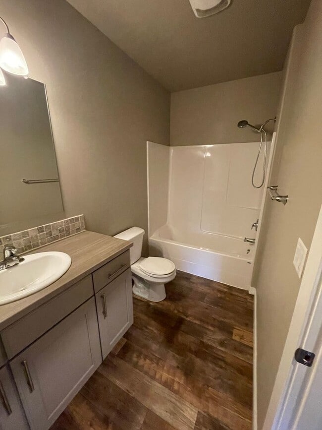 Photo - NW Albany home Clean and comfortable!
