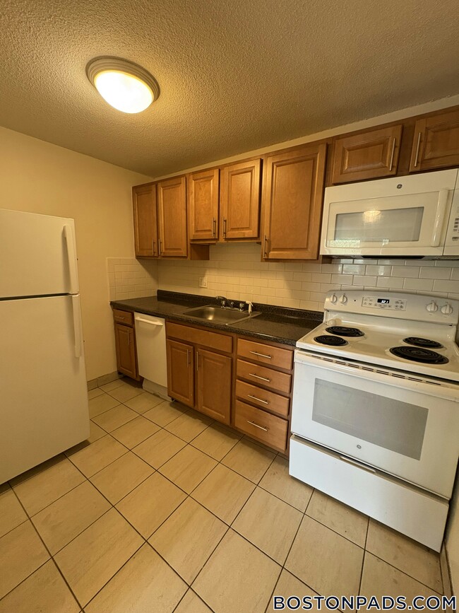 Building Photo - 122 Dustin St Rental