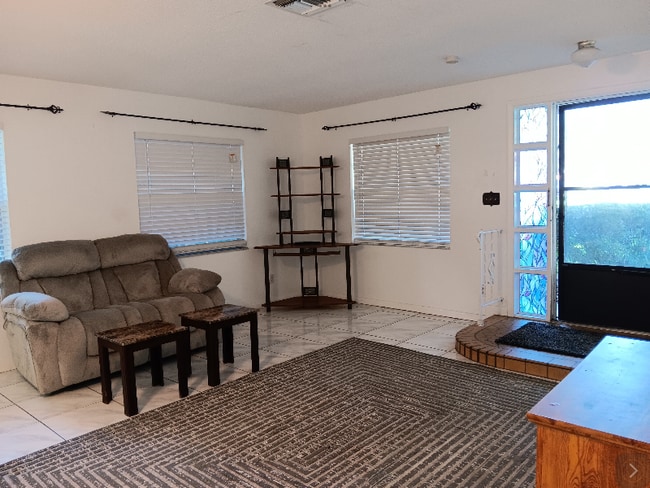 Photo - 137 White St Unidad 1
