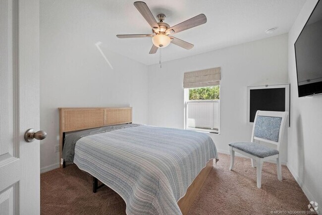 Building Photo - 414 SW Dahled Ave Rental