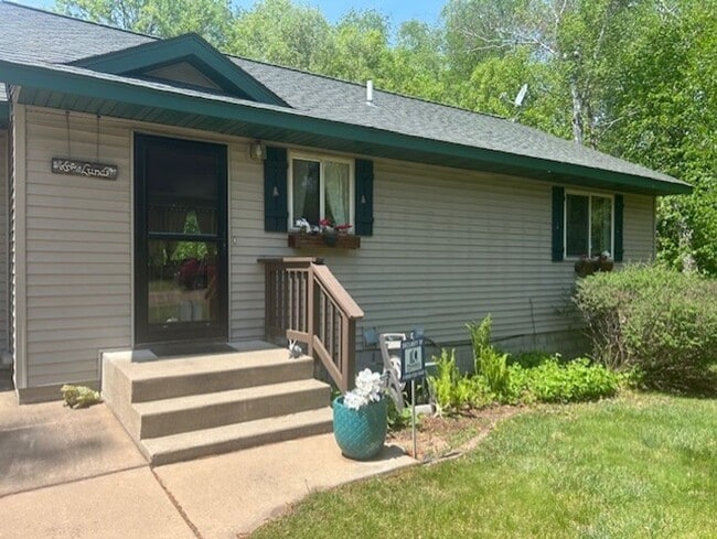 Photo - Breezy Point Home 3 bedroom, 2 bath, 2 car Garage