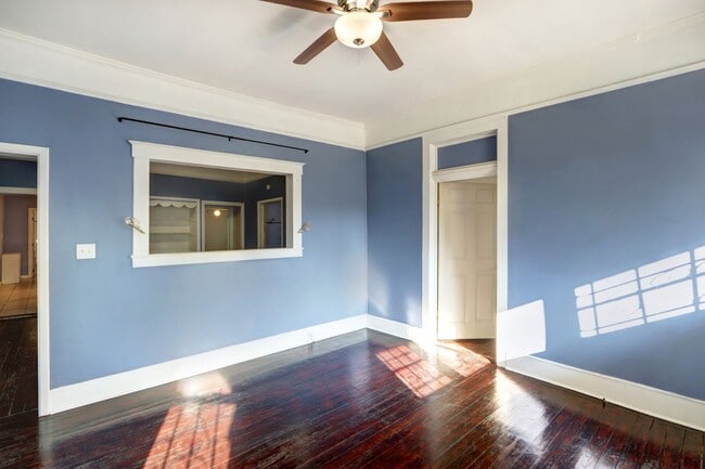 Photo - 4 Bedroom house---walk to Forsyth in 15 minutes