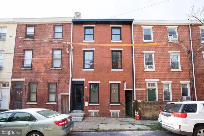 Building Photo - 130 W Laurel St Unit 2 Rental