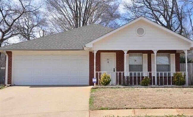 Building Photo - Spacious 3 Bedroom in Whitehouse!