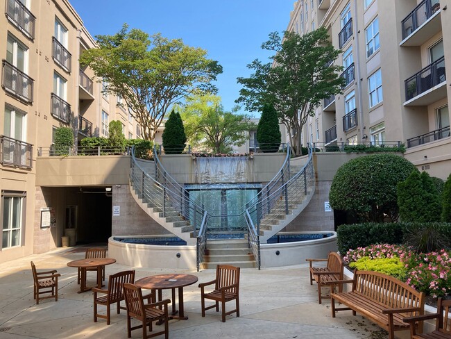 Building Photo - 1315 East Blvd Unit 610