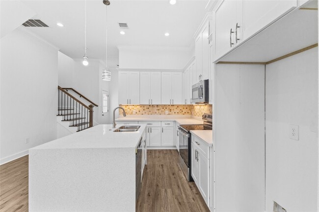 Building Photo - 7805 Farnsworth St