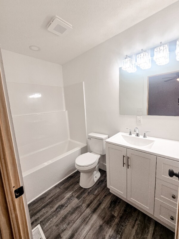 Photo - 122 Ivy Trce Unit B