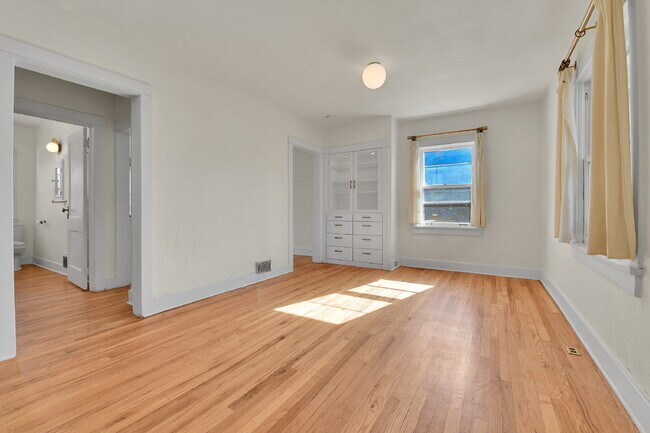 Photo - $2,600.00, 1 bed + non-conforming room, 1 ...