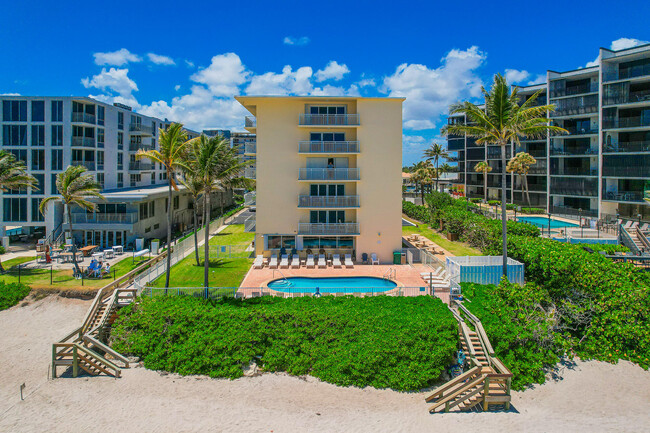 Photo - 1161 Hillsboro Mile Condo Unit 603