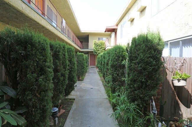 Courtyard - 3748 Midvale Ave Unit 8