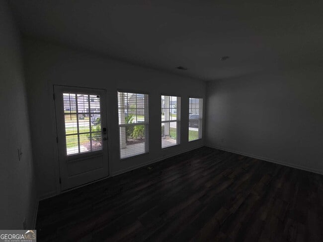 Photo - 2048 Boxwood Cir