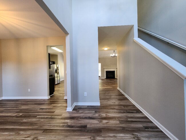 Photo - 383 Castleton Cir