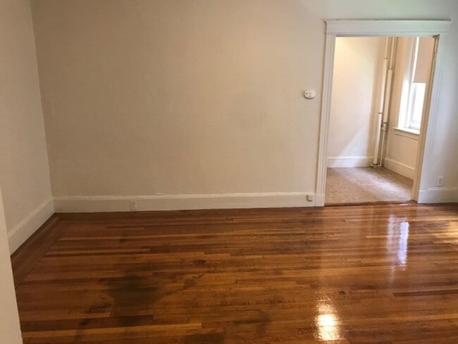Photo - 7/1 No Fee! Spacious Studio in elevator building, low move in cost!